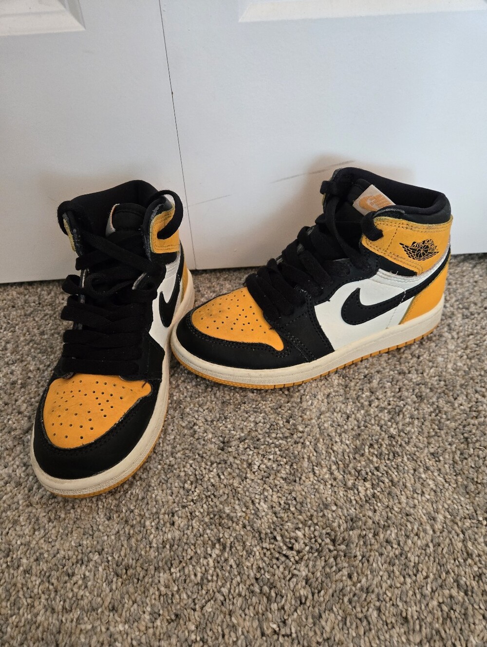 Nike Air Jordan 1 Retro High OG TD Yellow Toe Black Taxi Toddler/Little kid 12